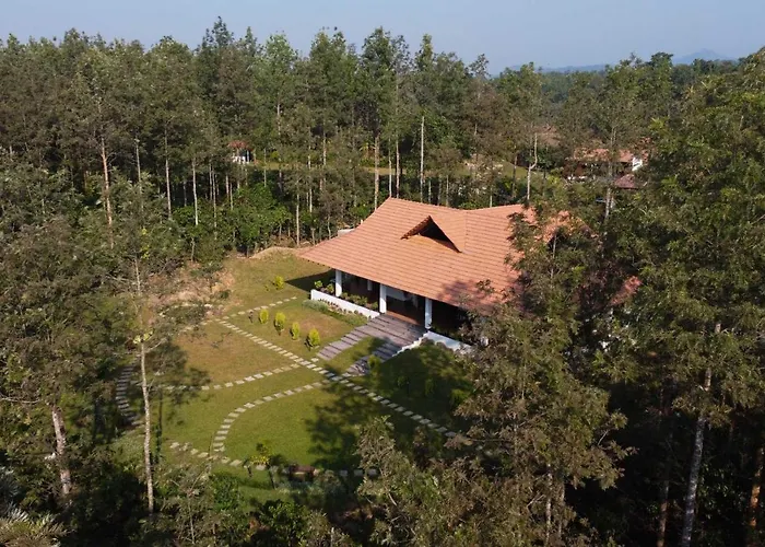 Stayvista At Cedar - Strelitzia 2Bhk With Breakfast And Jacuzzi Chikmagalur